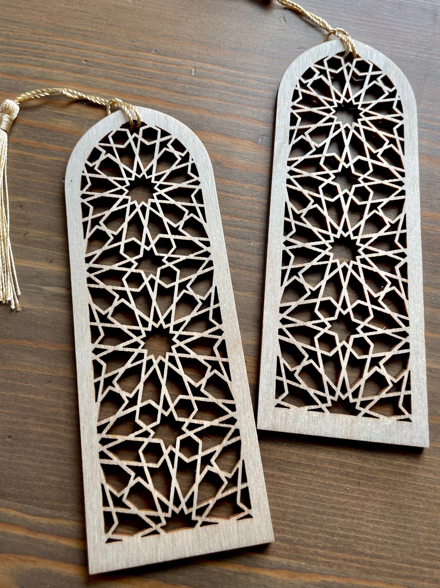 Pointed arch bookmark