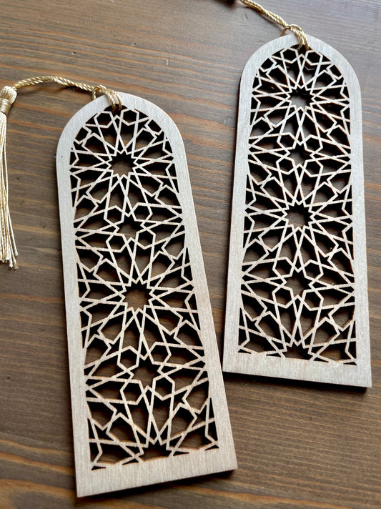 Pointed arch bookmark